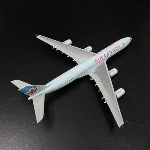 1/400 Airport Terminal Section with Air Canada A340-500 (Curve Terminal Section)
