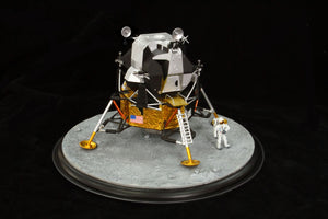 1/48 Apollo 11 Lunar Module "Eagle" w/Astronaut and Diorama Base