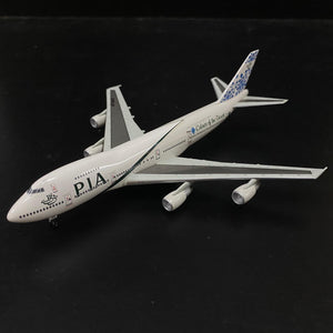 1/400 747-200 PIA (Pakistan International Airlines)