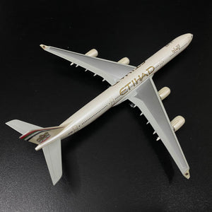1/400 Airport Terminal Section with Etihad Airways A340-600 (Straight Terminal Section)