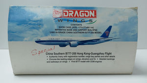 1/400 777-200 China Southern w/C.L.K. Hong Kong International Airport Show Case