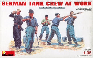 1/35 German Tank Crew at work