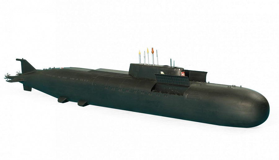 1/350 Russian Nuclear submarine K-141 "KURSK"1